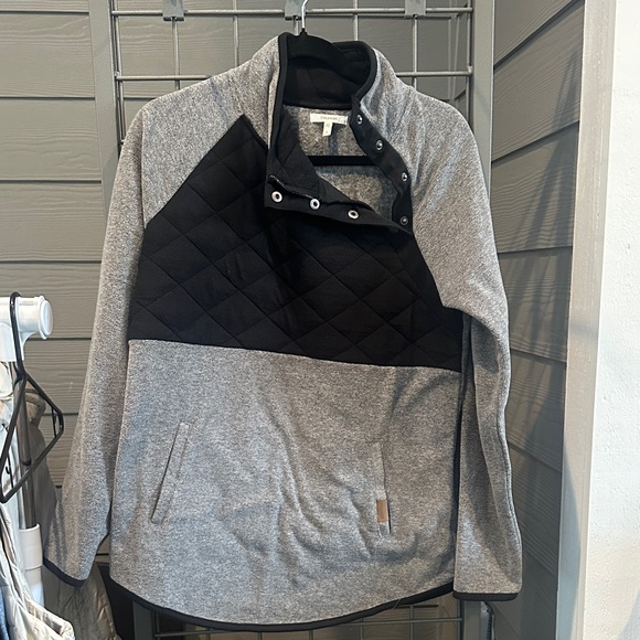 Maurices Black and Gray Quilted Pullover. Brand new w/o tags - Picture 1 of 4
